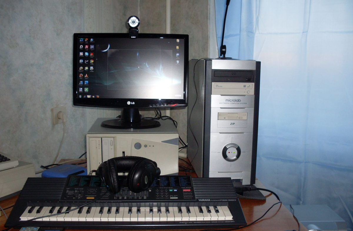 Маленький FM-синтезатор Yamaha PSS-380, фото 2009 года