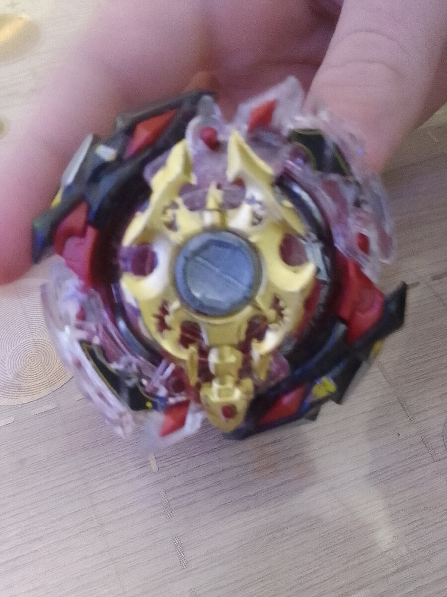 Это бит из игры Бейблэйд берст -Спрайзен