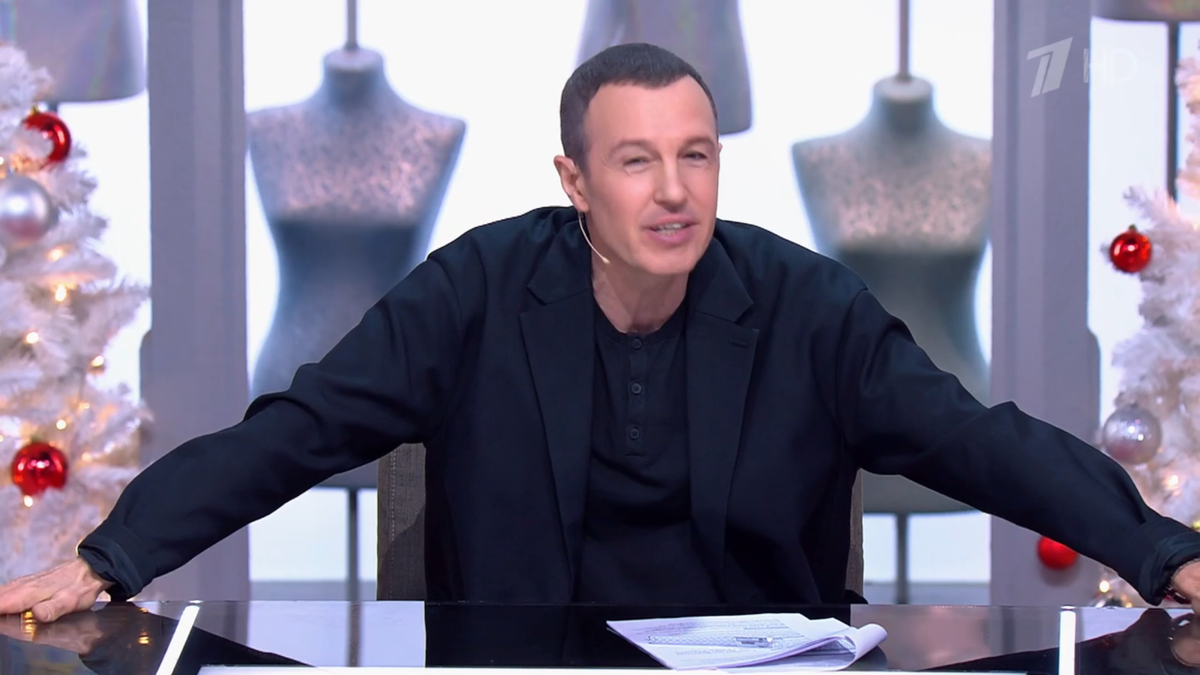 Пожилые родители. Бабушка которой 90 лет. Макияж бабушки до и после. Крутая старушка. Старушка в очках.