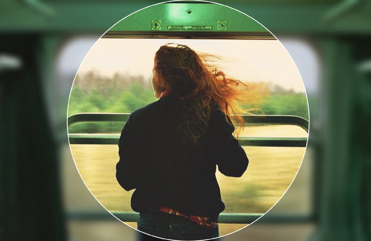 под окнами роддома. фильм кривляется перед окном ресторана. разговоры под окнами. разговоры под окнами. свет в окне.