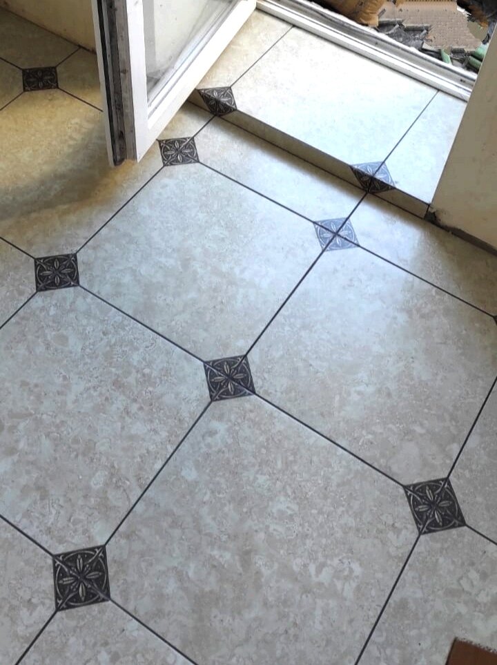 Приятно по теплой плитке ходить босиком.