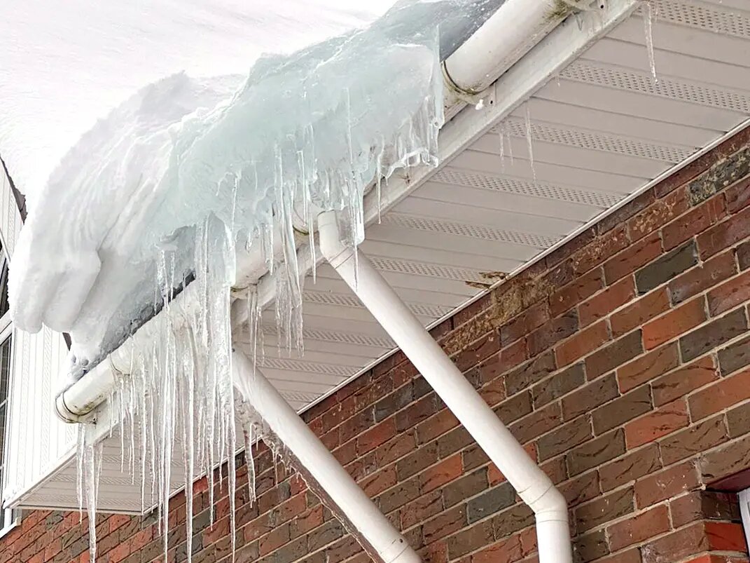 Первый признак проблемной кровли. Фотография с сайта favor-group.ru