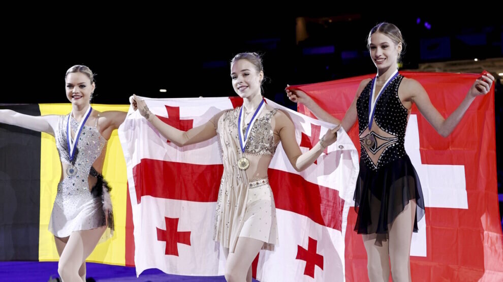    Луна Хендрикс, Анастасия Губанова, Кими Репонд на церемонии награждения после чемпионата Европы 2023. Фото: GLOBAL LOOK PRESS