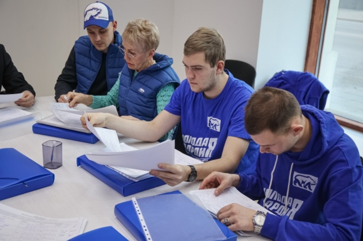    Из Приморья в Москву отправили первые подписи в поддержку Владимира Путина