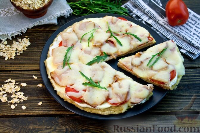 хлопья овсяные, мука, кефир, яйца, соль, сметана, чеснок, ветчина, помидоры, сыр моцарелла, зелень, масло растительное