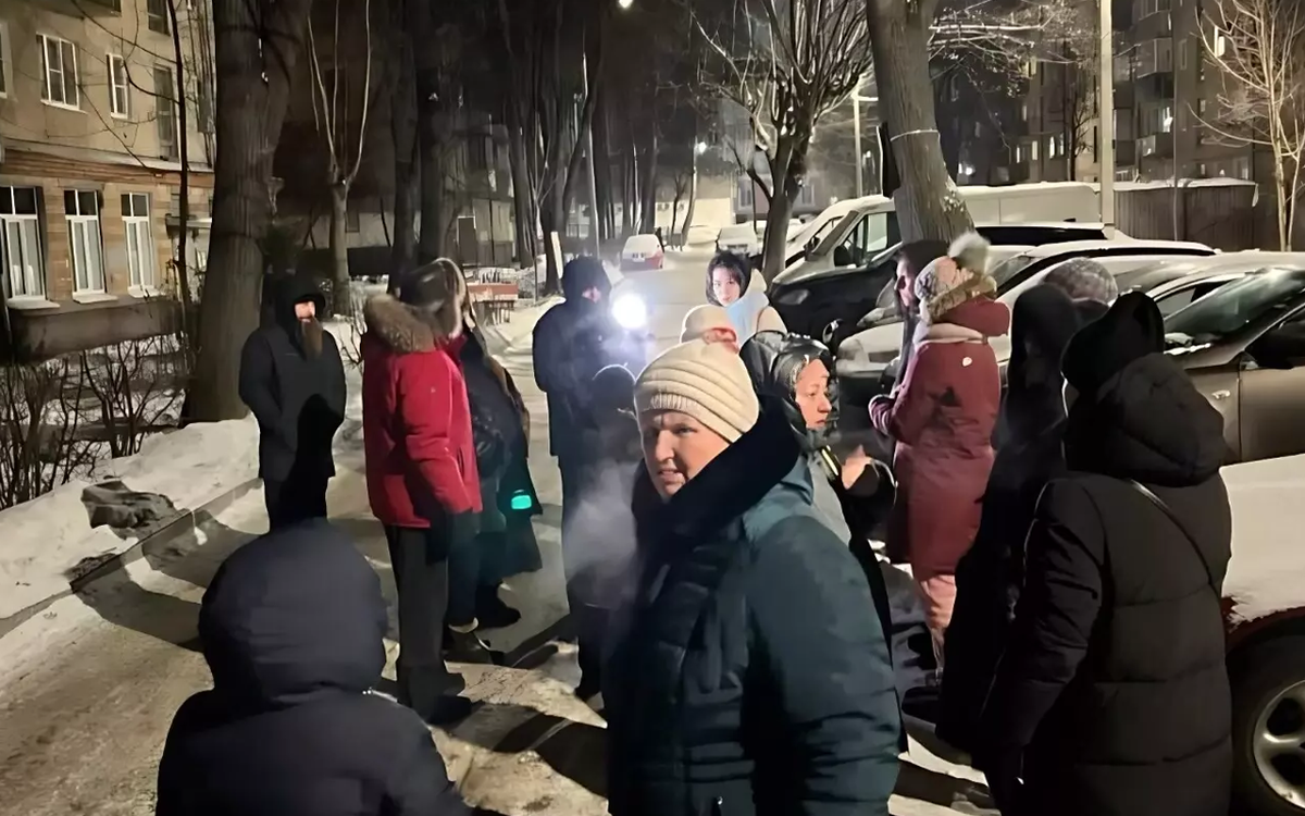 замерзающие жители Климовска