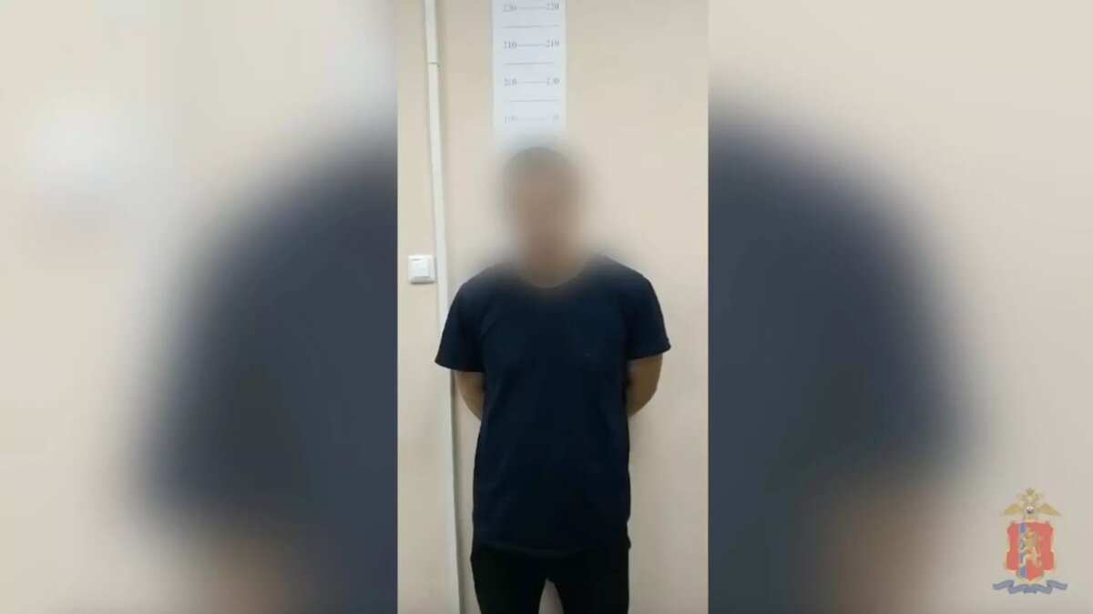     В Иланском задержали мужчину, который отправился поздравлять сестру с праздником с муляжом гранаты.