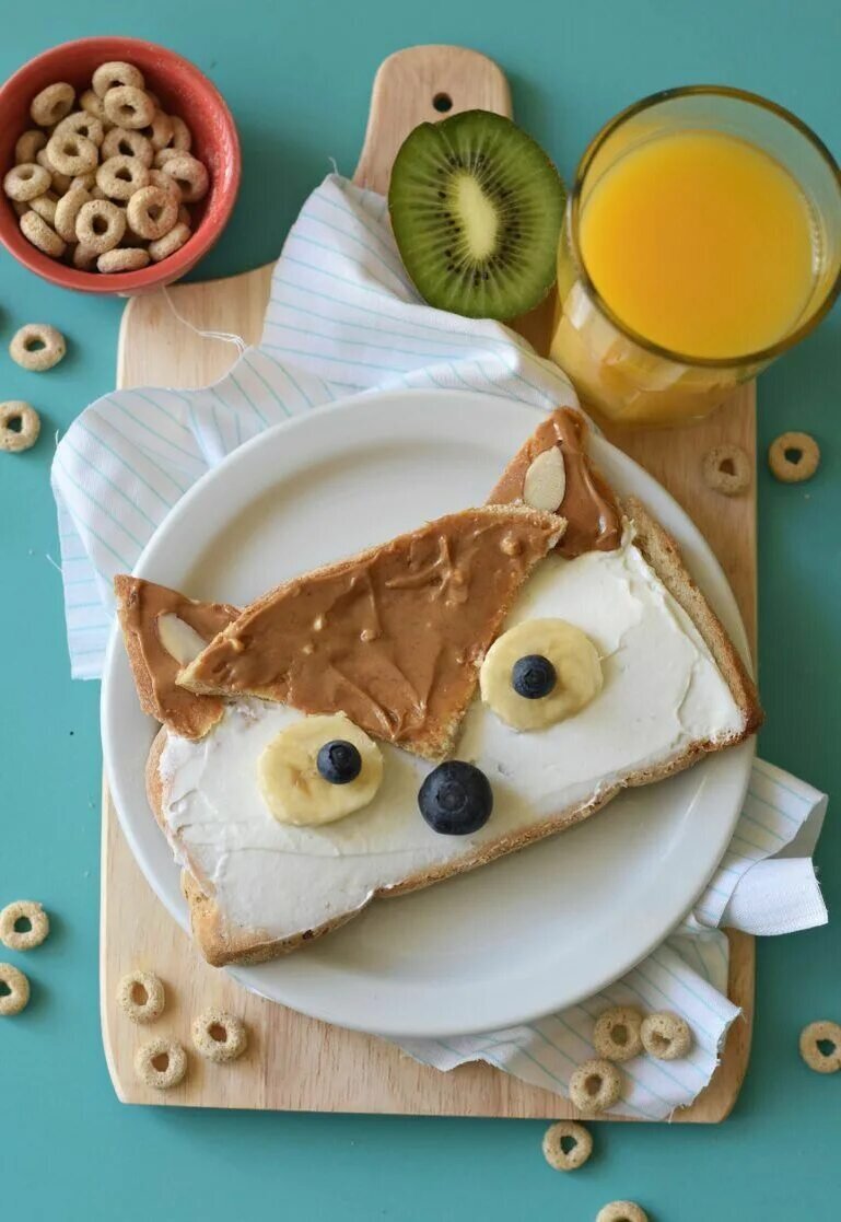 Позавтракать дети. Детский завтрак. Необычный завтрак для детей. Креативный завтрак. Вкусный завтрак для детей.