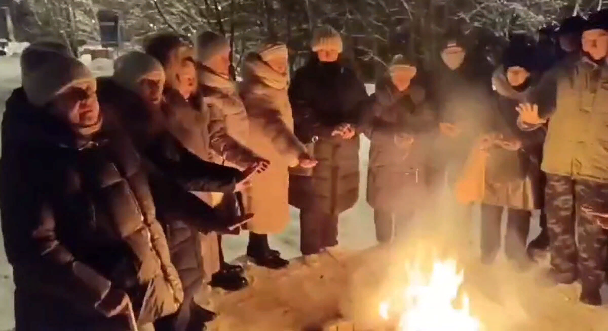 Электросталь замерзает 2024. Снегопад в электростали. Электросталь замерзает 2024. Ребенок замерз насмерть по дороге в школу. Каток у плазы электросталь.