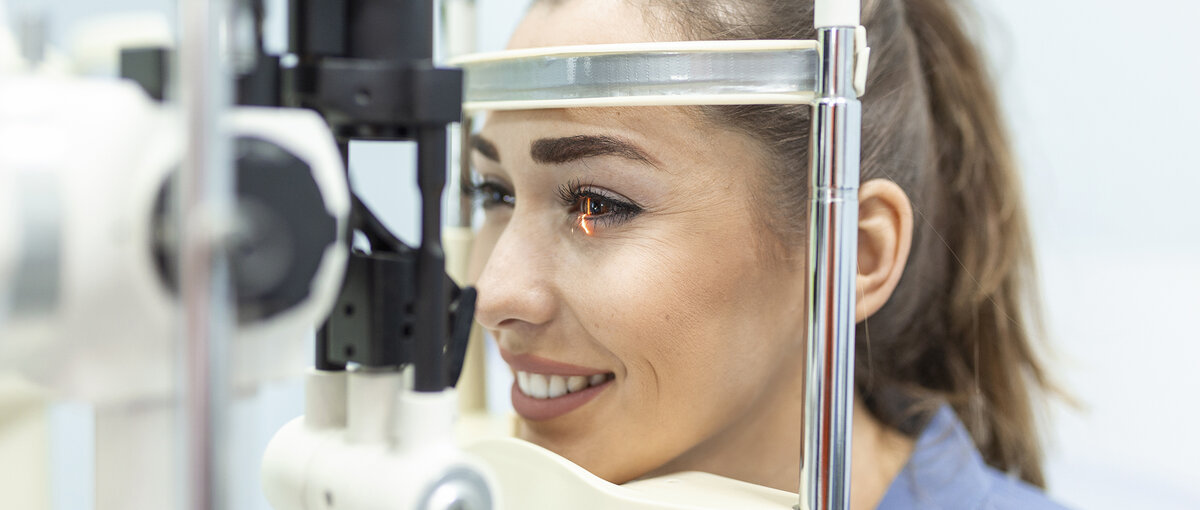 После операции лазерной коррекции зрения важно уделить время отдыху.