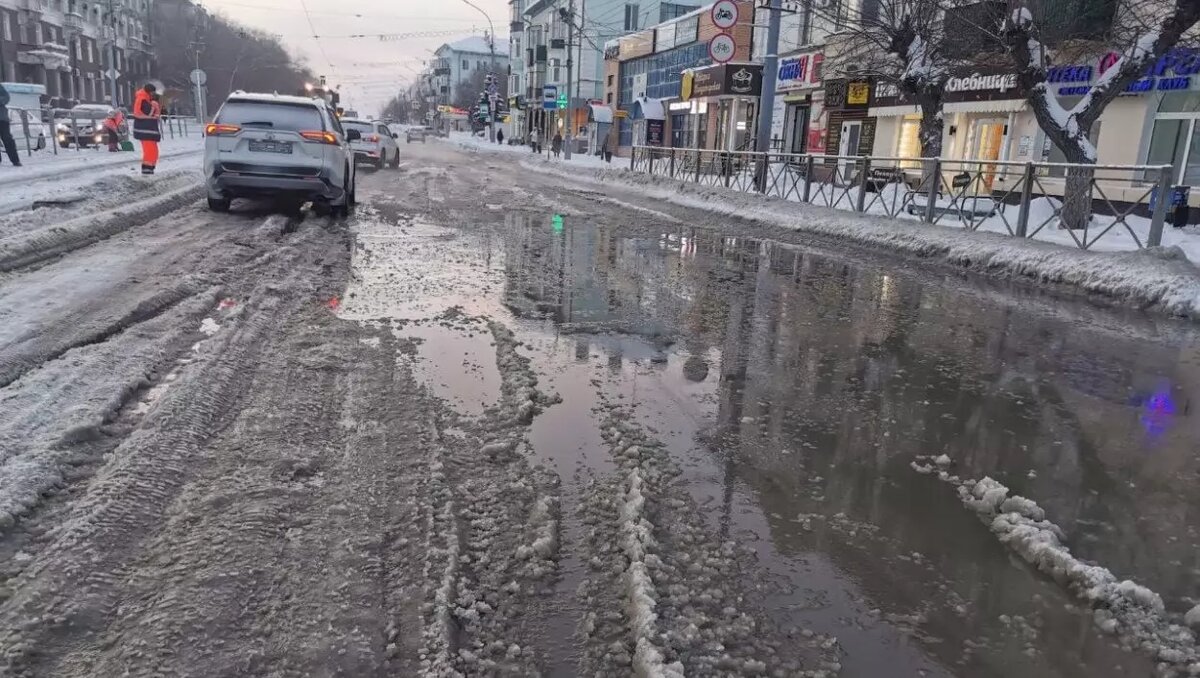 Шокирующее видео: в Орске дети идут в школу по щиколотку в ледяной воде |  56orb.ru | Дзен