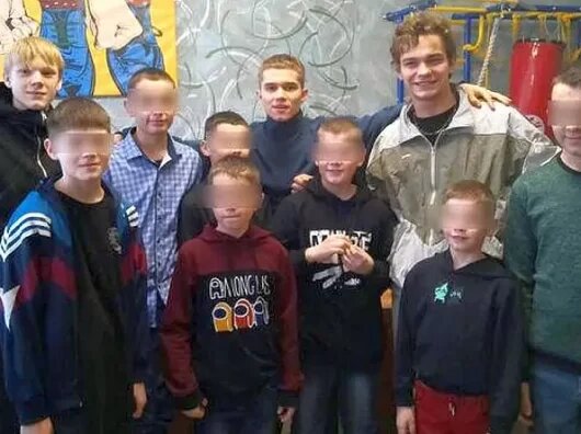    Воспитанники и актёры сериала "Слово пацана". Фото КВУ