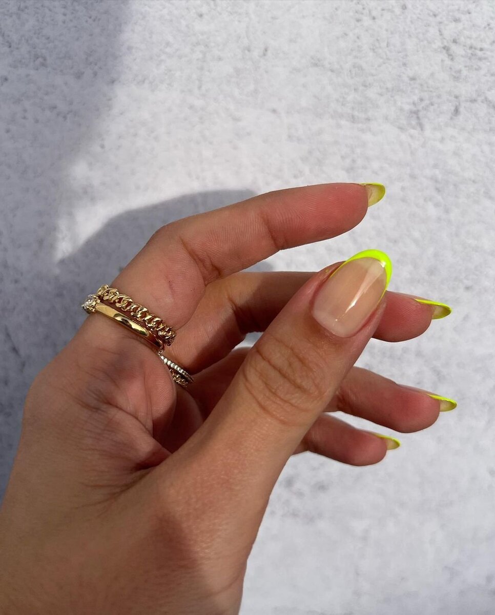 Неоновый френч из аккаунта Samrosenails