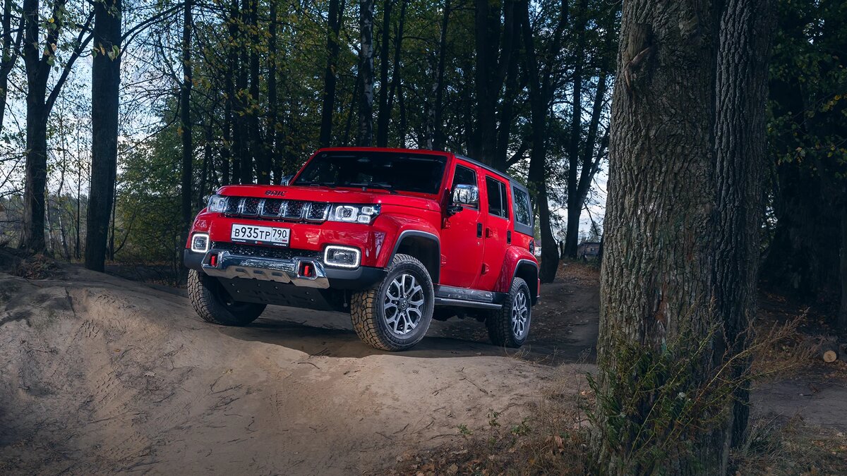 Cборка немолодой модели (в Китае выпуск BJ40 стартовал десять лет назад, а в 2018 году внедорожник прошёл рестайлинг) налажена на калининградском заводе «Автотор»