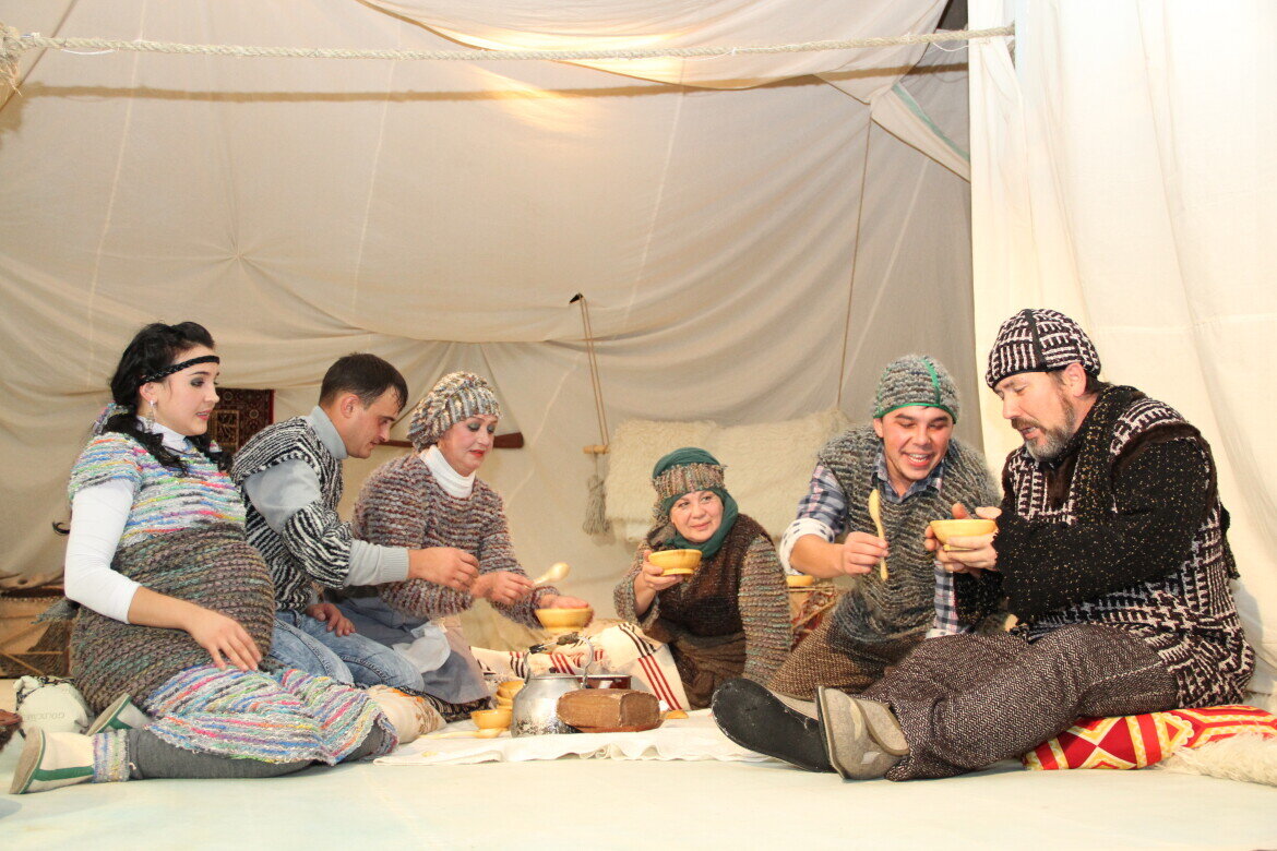 Т.Җәҗәноглуның «Ташкын» спектакленнән күренеш.Фото: ©