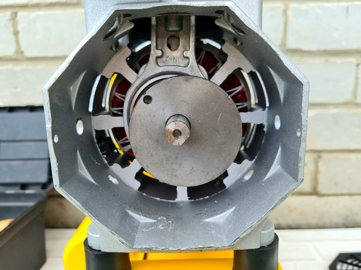 Современный автомобилист знает, насколько компрессор универсален и необходим в гараже и мастерской. Главное – правильно подобрать под себя и свои потребности нужную модель.-12-2