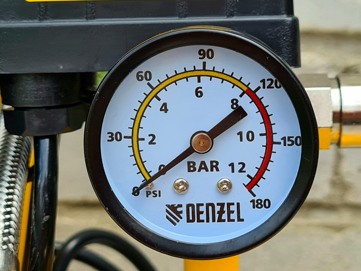 Современный автомобилист знает, насколько компрессор универсален и необходим в гараже и мастерской. Главное – правильно подобрать под себя и свои потребности нужную модель.-18-2