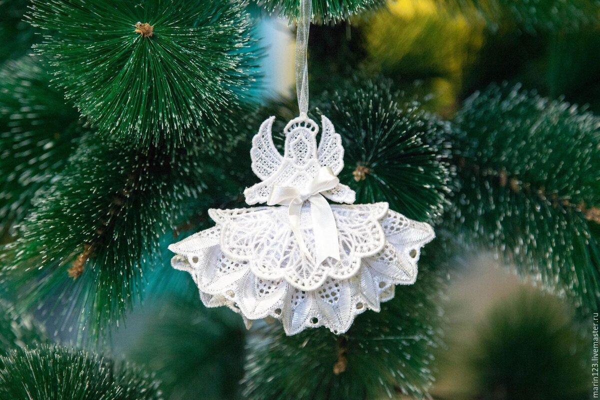 Новогодние цветы. Елка из цветов своими руками. Пуансеттия на елку. Елка из цветов своими руками. Елка из цветов.