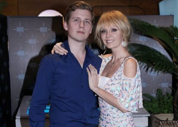    Певица Валерия с сыном Артемием. Фото: КП