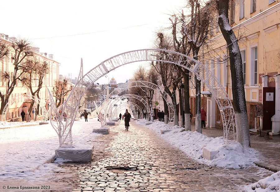  Смотрим на новогоднее убранство областного центра в дневное и в вечернее время суток глазами Елены Ермаковой. -2