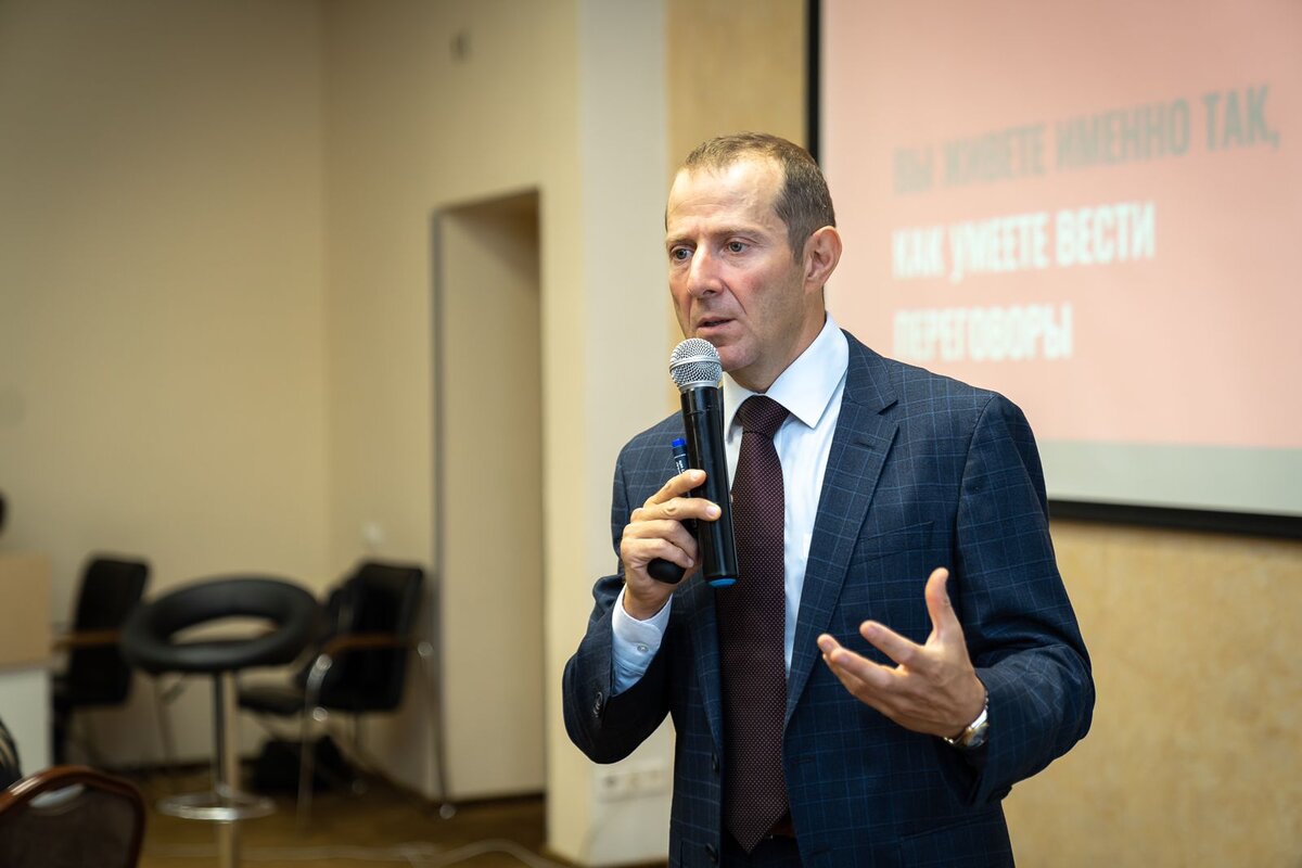 В презентации нужно предложить клиенту то, что его зацепит, сподвигнет купить. Фото © Игорь Рызов