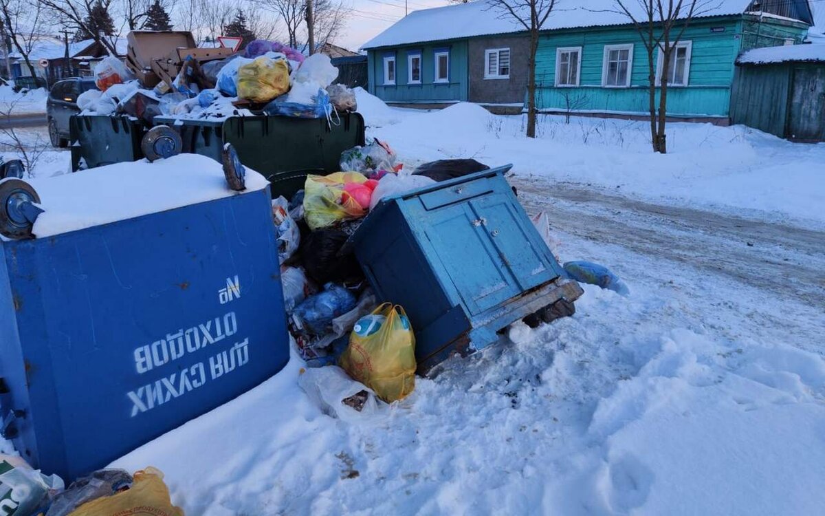 В праздники Орел завалило мусором: жители массово жалуются на регионального  оператора | Абирег: бизнес-инсайды Воронежа и Черноземья | Дзен