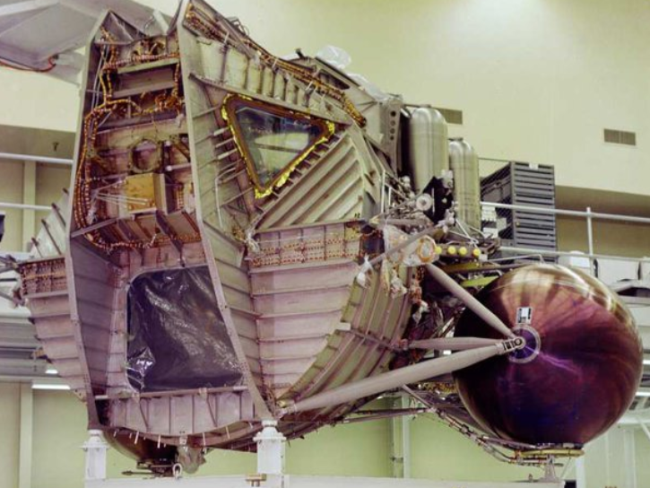 Сборка лунного модуля