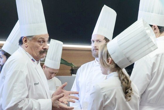    Дмитрий Назаров на съемках эпизода фильма «Кухня. Последняя битва»