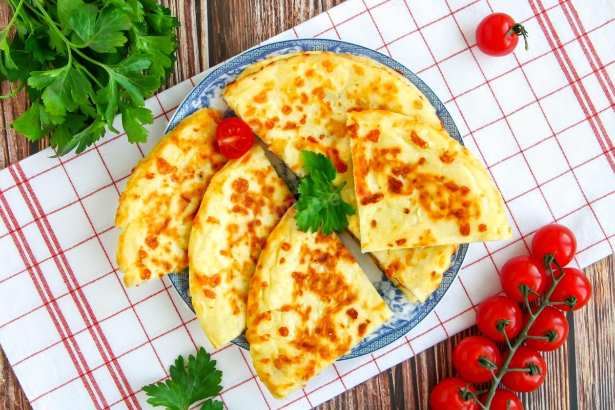 Хачапури с сыром и творогом на сковороде