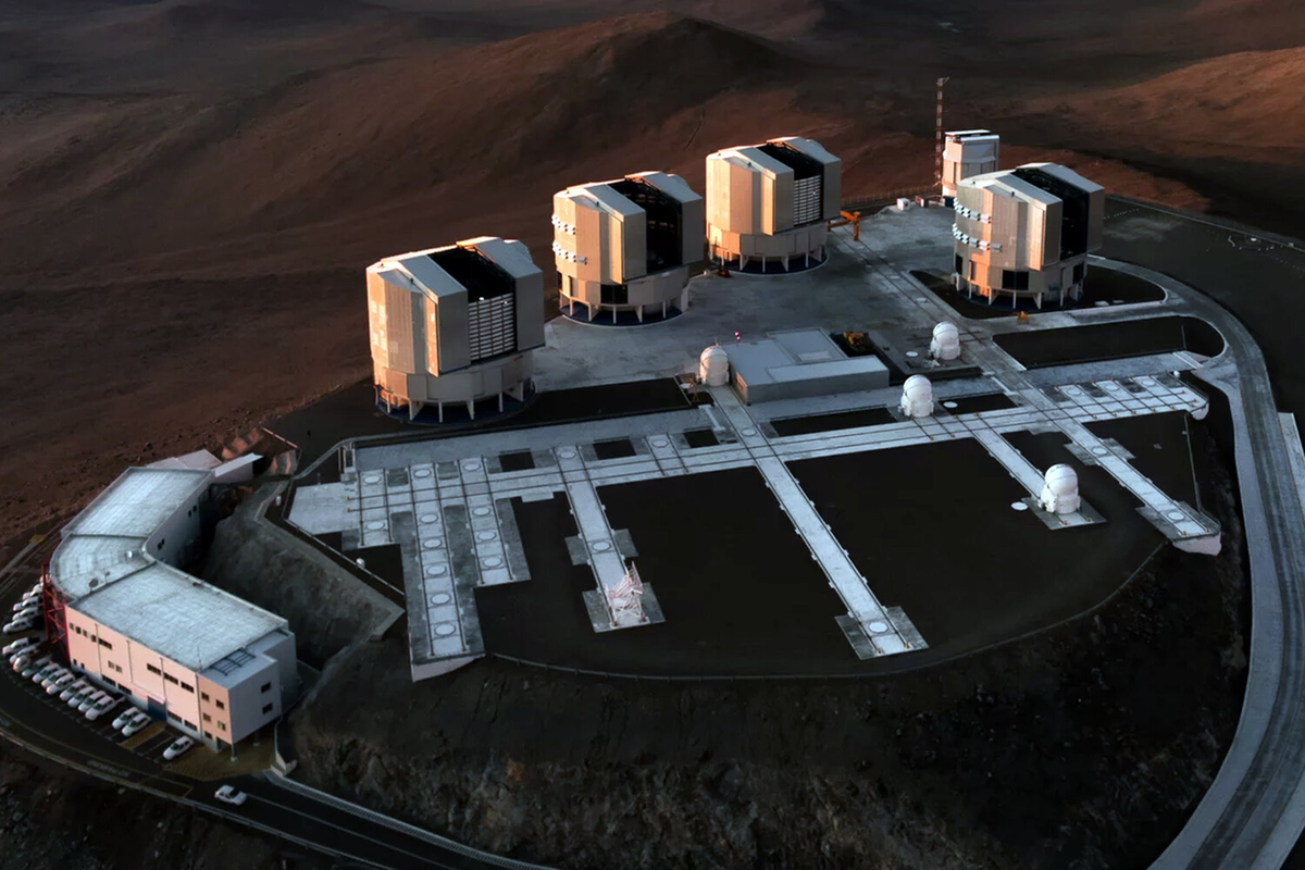 Телескоп / VLT G.Hudepohl/ESO