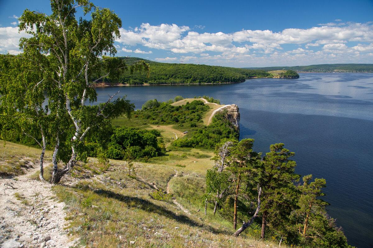 Вид с Молодецкого кургана на Девью гору