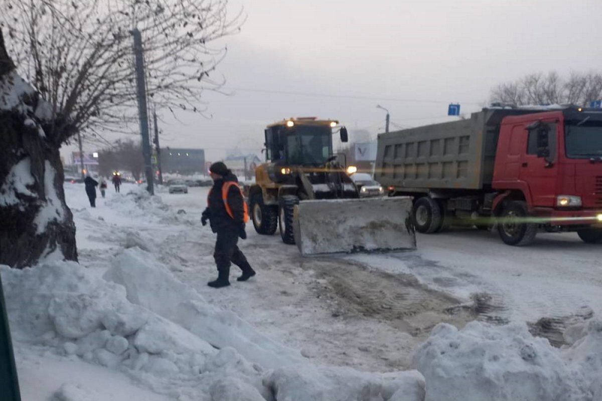 Количество самосвалов для вывоза снега увеличили вдвое в Челябинске | АиФ- Челябинск | Дзен