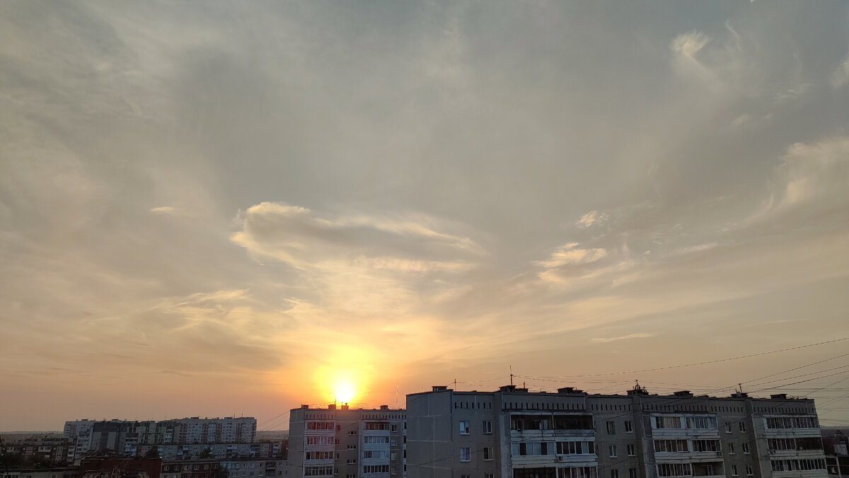 Фото автора. Закат. Солнце в дымке.