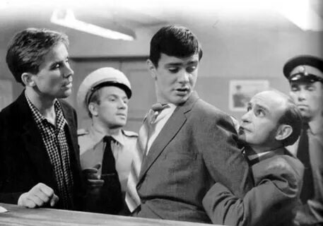 Кадр из фильма  Данелии «Я шагаю по Москве»