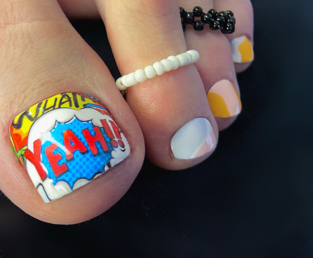 Педикюр @kiriluk.nails.spb с плёнками,  совмещение пленок от двух брендов 