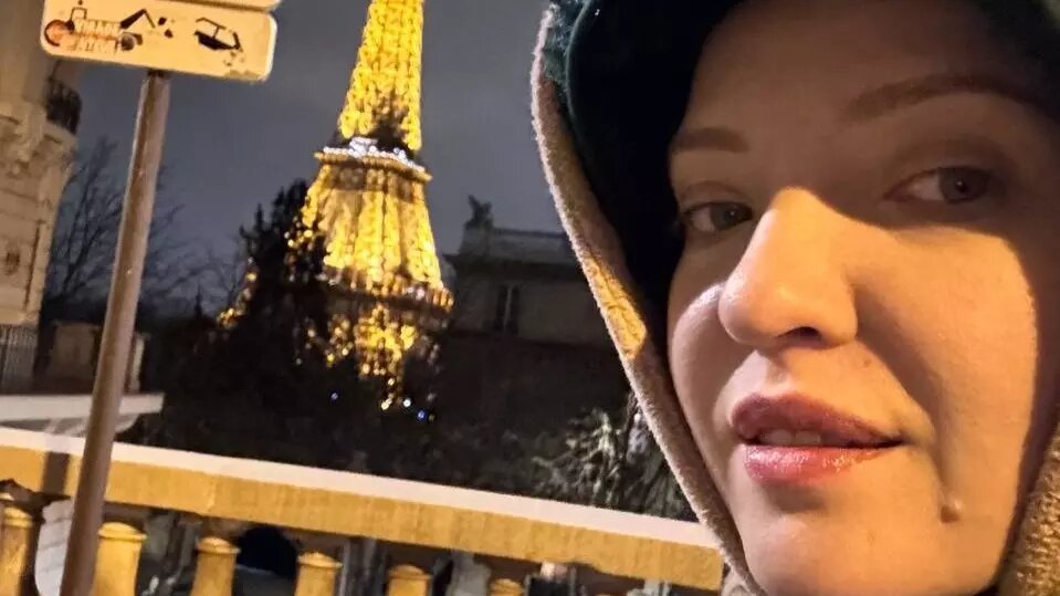     Известный комик, уроженка Нижнего Новгорода Ирина Мягкова рассказала, как прошла ее поездка в Париж. Она призналась, что это «было необычно».