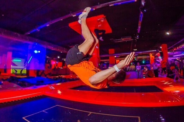 Фото: официальный сайт батутного парка «RAZGON»