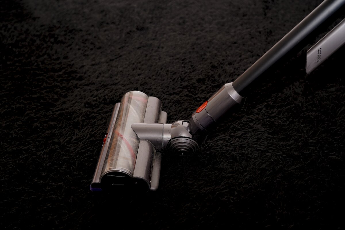     5 вещей, которые нельзя убирать с помощью пылесоса