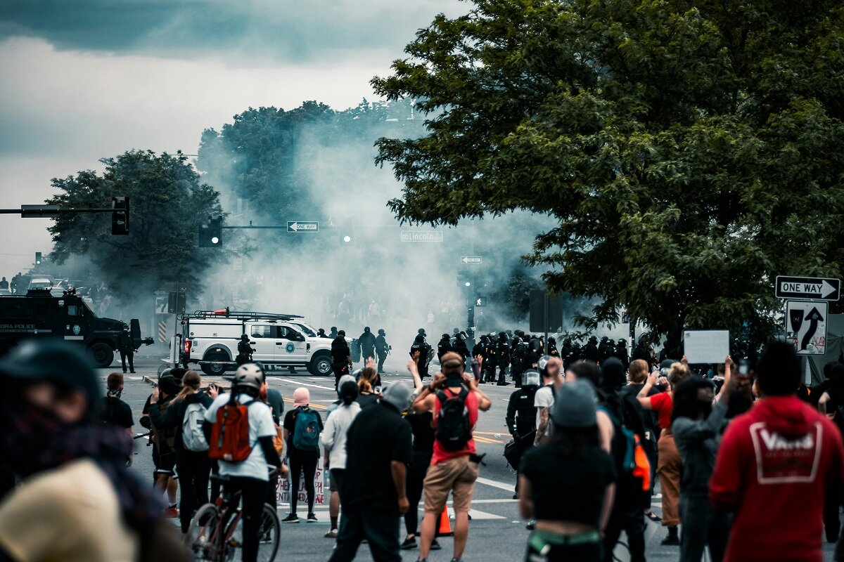 Важно не впадать в панику и соблюдать правила безопасности.  Фото: unsplash.com