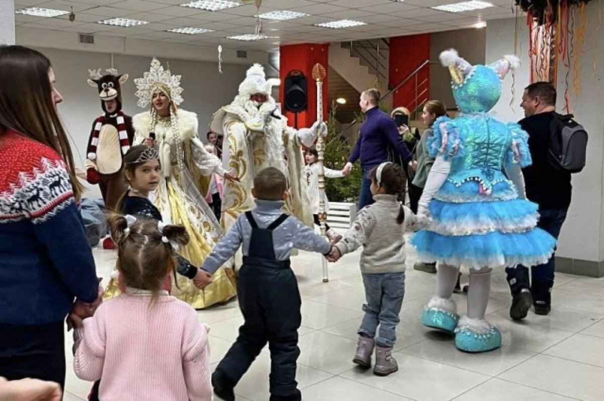    Из-за морозов часть праздничных мероприятий пришлось перенести в закрытые помещения, но суровость зимы наступившего года всё равно не смогла испортить настроение рязанцам.