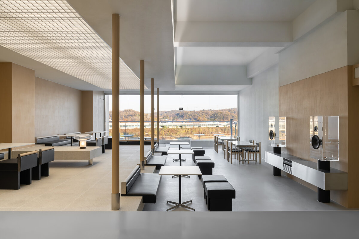 Нео футуризм в архитектуре вилла. Пентхаус в современном стиле. Interior architecture. Ритмичный интерьер. Лестница в стиле модерн.