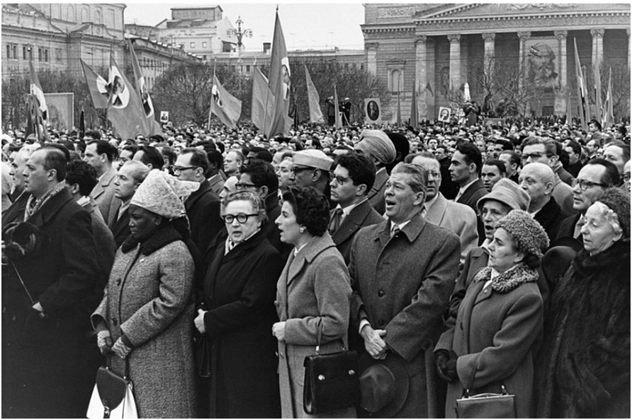 Советский народ сегодня. Советские люди. Советские митинги 1920 года. Демонстрации в СССР. Советские женщины на демонстрации.