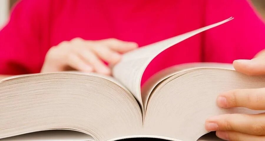 Книга с переворачивающимися страницами. Три перевернутых листика. Перелистывание страниц. Лист с загнутым углом. Переворачивать страницу.