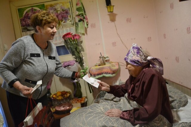    В Иванове поздравили со столетием Нину Андреевну Гладышеву