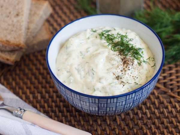 Соус тартар с солеными огурцами, майонезом и сметаной