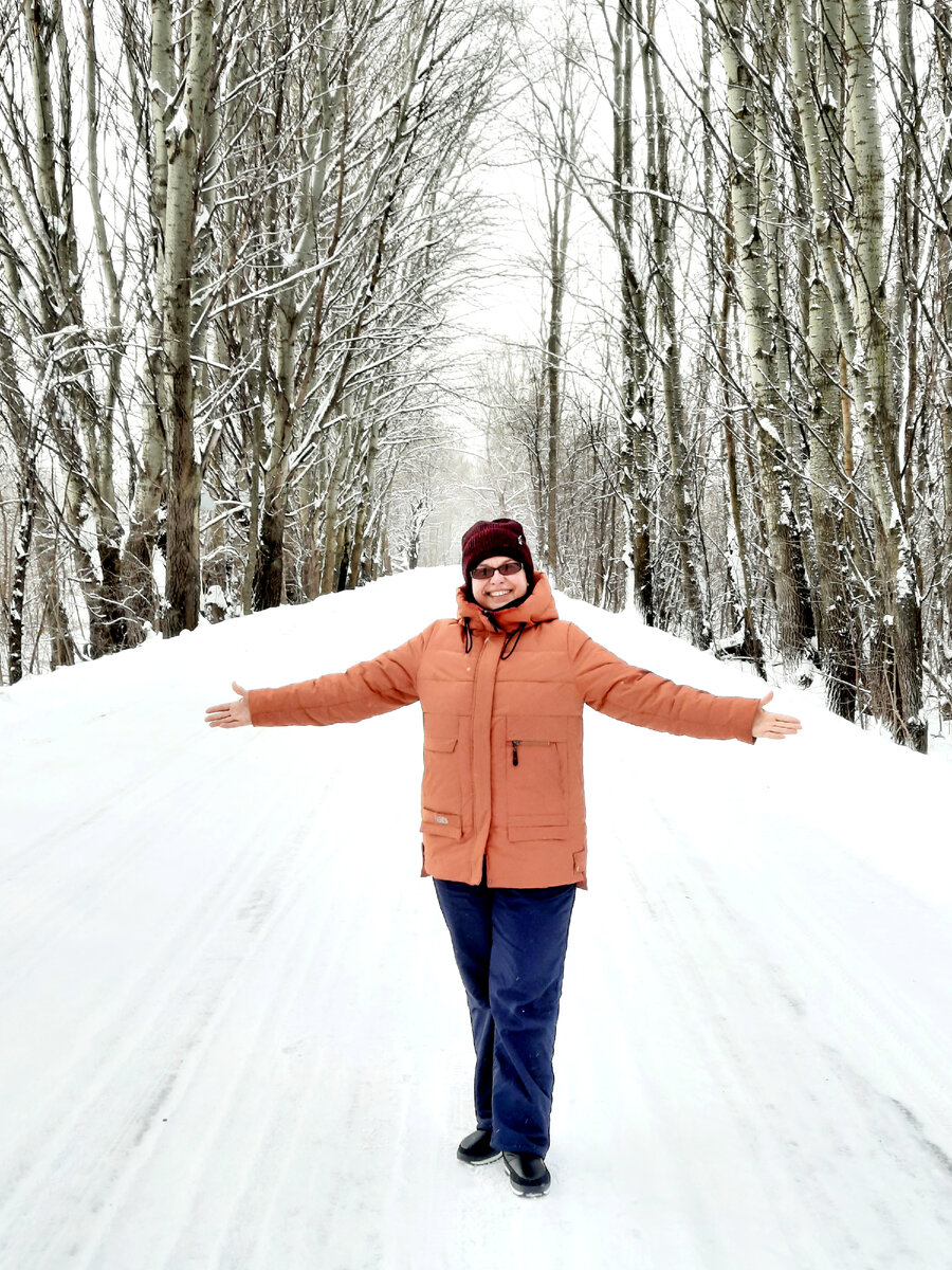 Это дорога, которая ведёт ко многим базам, расположенным на берегу Волги 