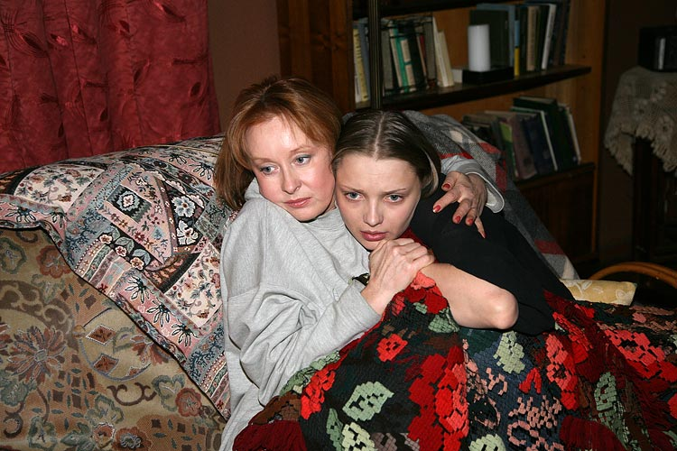 На фото - актрисы Лариса Удовиченко и Екатерина Вилкова