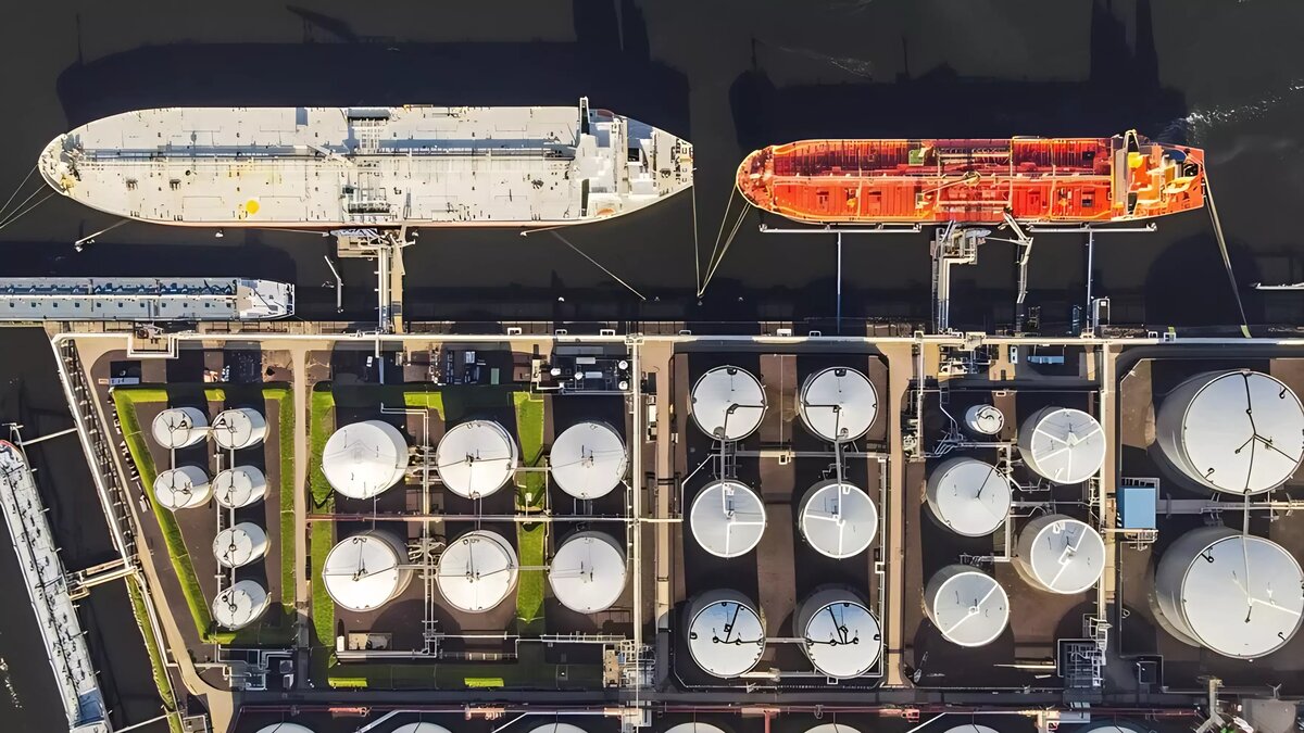     Индия из-за проблем с закупками нефти из РФ переключается на саудовское черное золото.