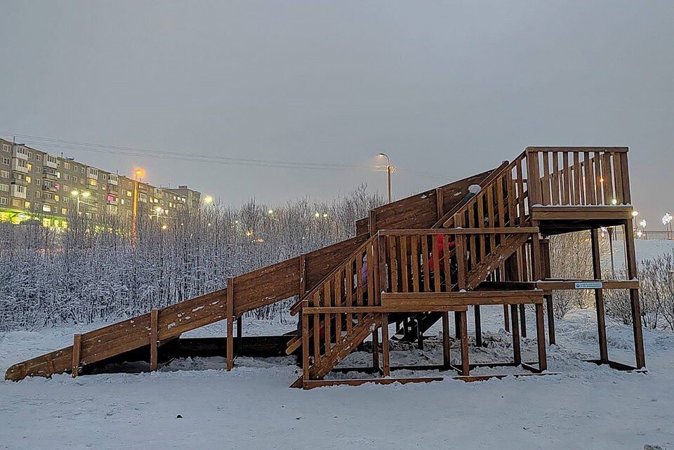 Кольский полуостров город североморск. Мурманск речвокзал. Североморск военный городок. Заозёрск мурманская область на карте. Г кола мурманской области.