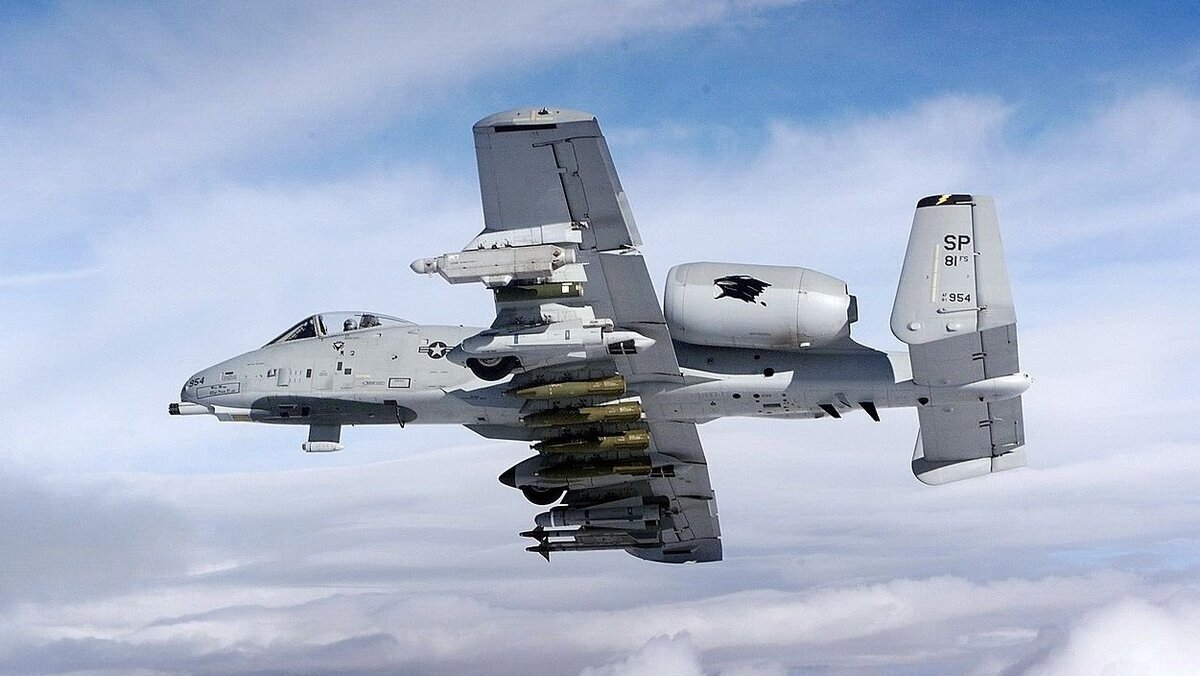 A-10 Thunderbolt II - один из самых грозных штурмовиков в мире в строю уже  более полувека | OVERCLOCKERS.RU | Дзен